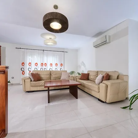 Nyaraló Casa Knala - Quiet ,Spacious Home & Bbq San Bartolomé